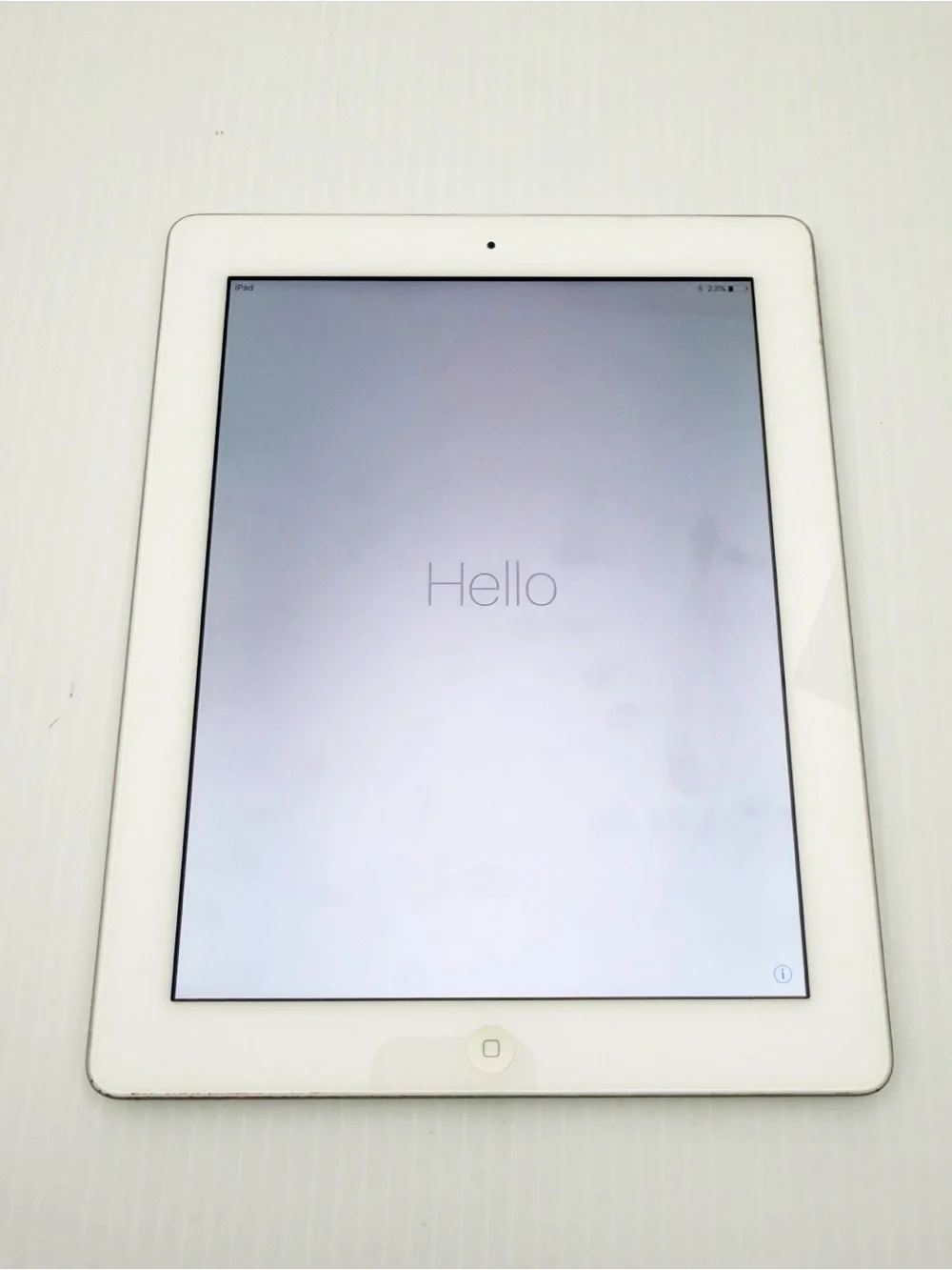 Apple iPad 4th Gen Wi-Fi 16GB White Table with Original Box